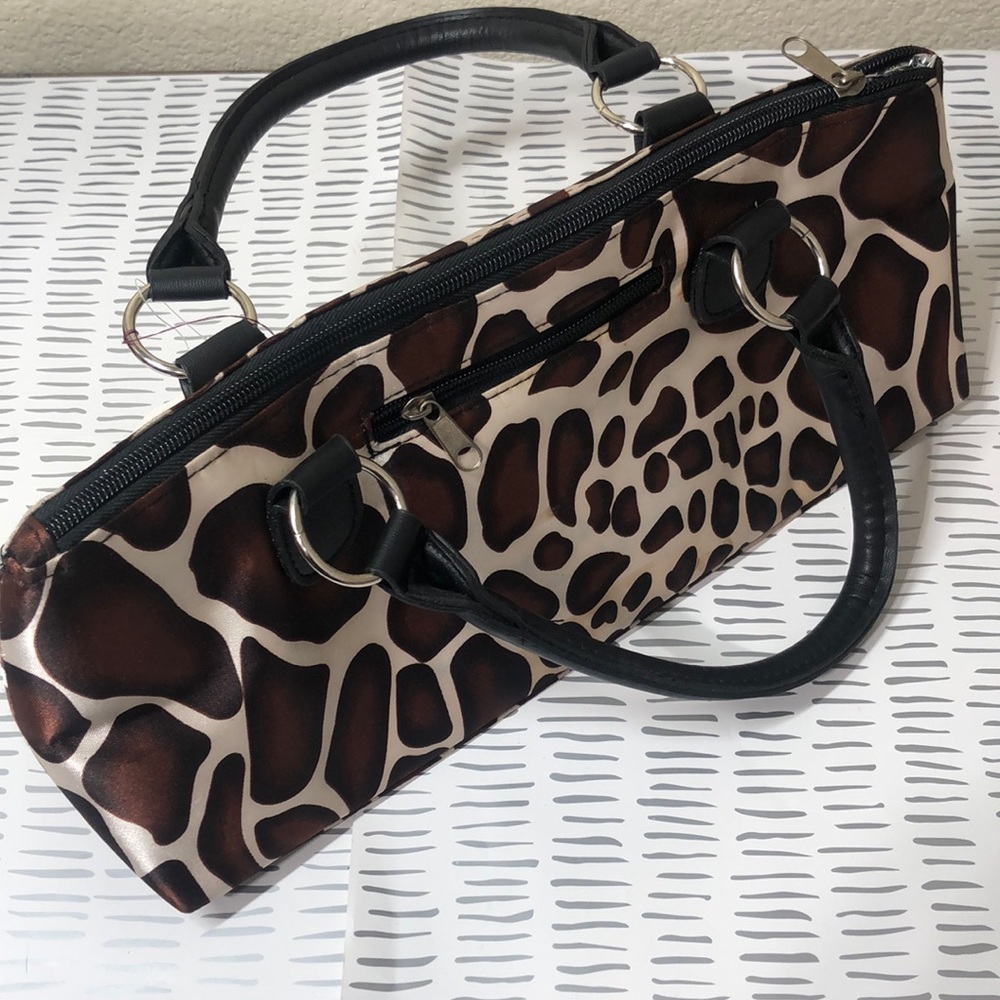 NWT Prime ware Inc.Insulated wine clutch